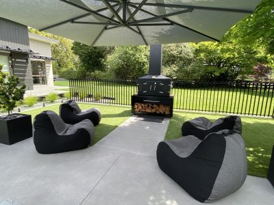 Oudoor entertaiment and fireplace